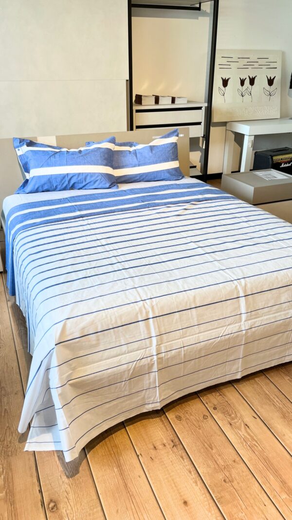 Completo Lenzuola per letto 100% puro Cotone made in Italy matrimoniale Riga Bianco e Blu