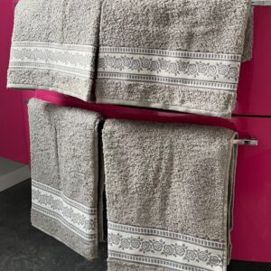 2 Salviette e 2 Ospiti, asciugamani in spugna 100% Roselline Tortora made in Italy