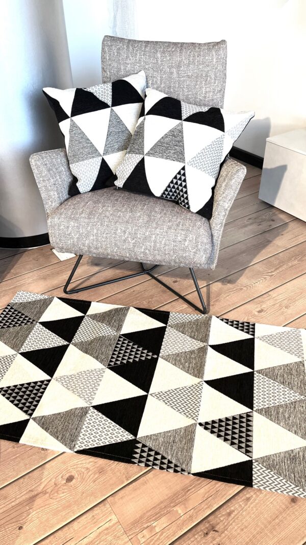 Cuscino arredo imbottito 50x50 Triangoli nero
