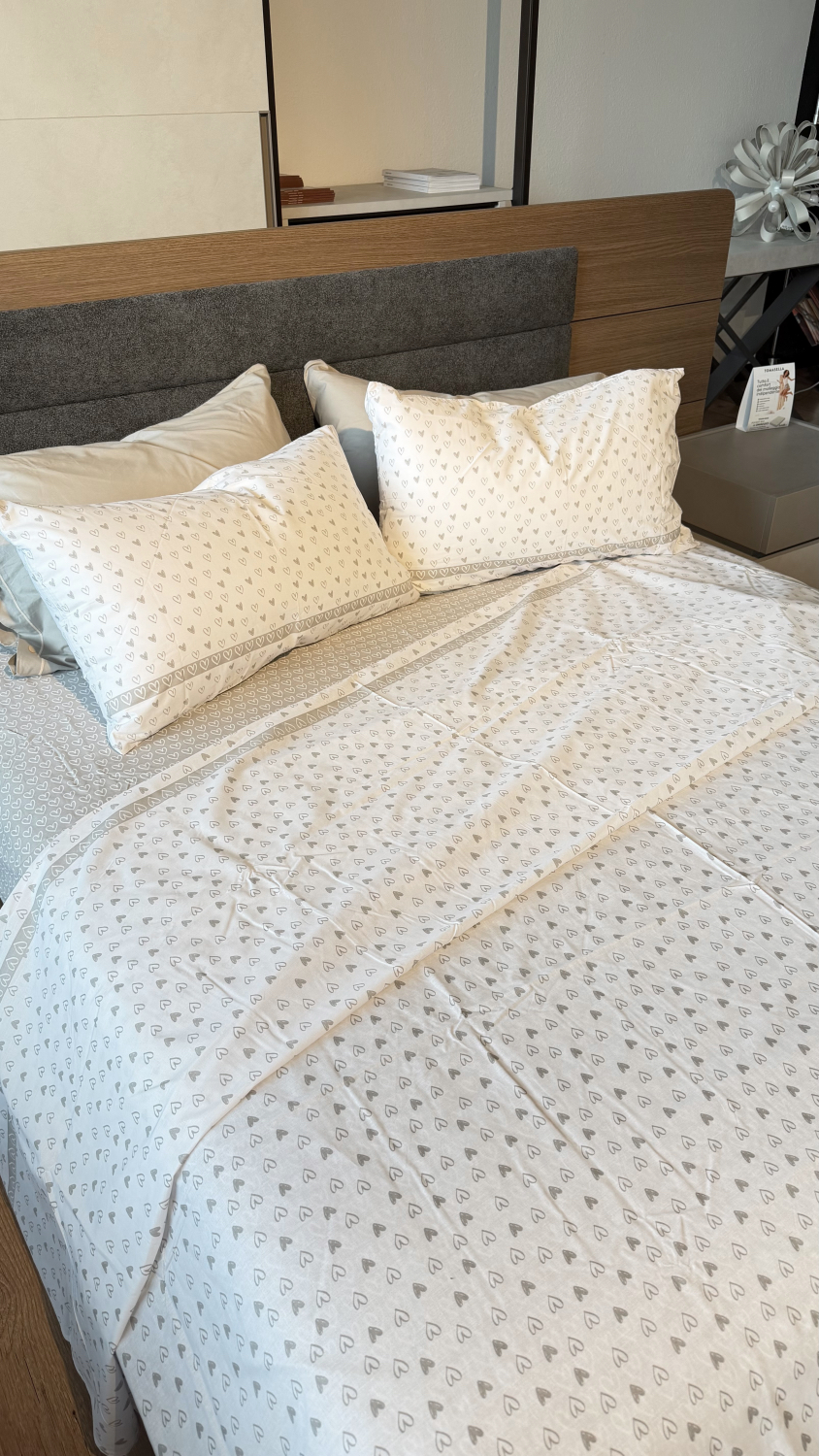 Completo Lenzuola per letto 100% puro Cotone matrimoniale CUORICINI Beige Completo Lenzuola per letto 100% puro Cotone matrimoniale CUORICINI Beige